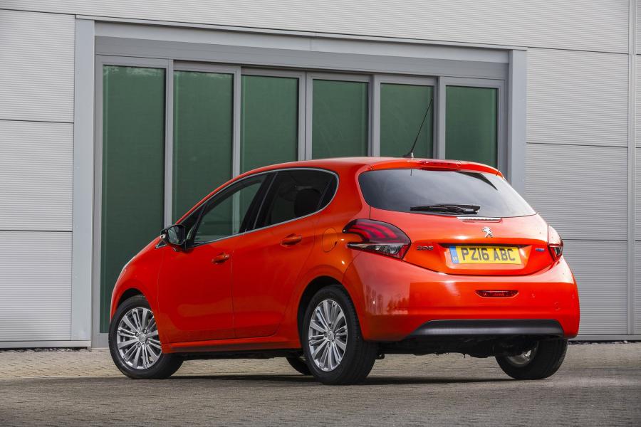  Peugeot 208 BlueHDi 2016 года  (фото 2 из 3)